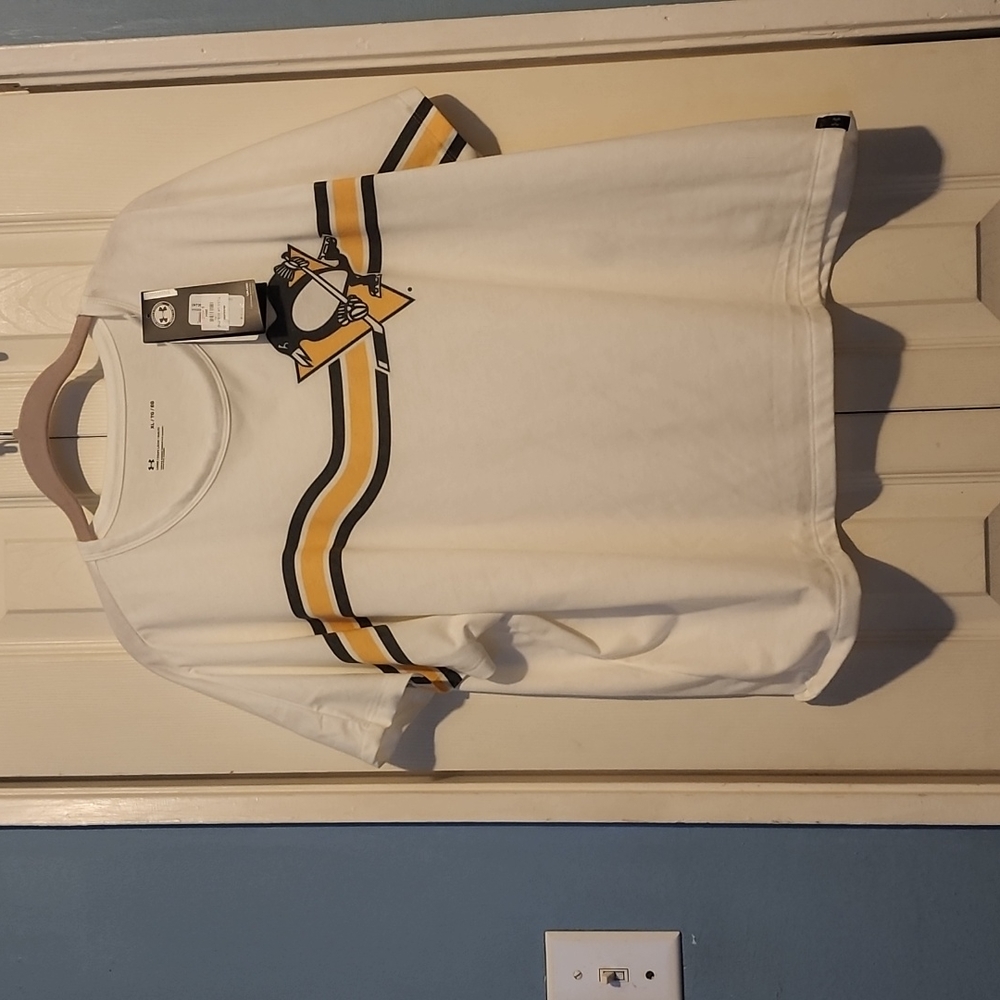 Under Armor Pittsburgh Penguins Crop Top